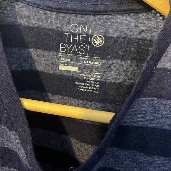 Mens Small Purple Navy Striped Vneck Shortsleeved Tshirt by On The Bias Preloved - Picture 3 of 4